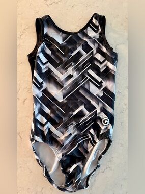 GymGear Leotard - “Dimensions” print - Teen Medium - Great Condition!